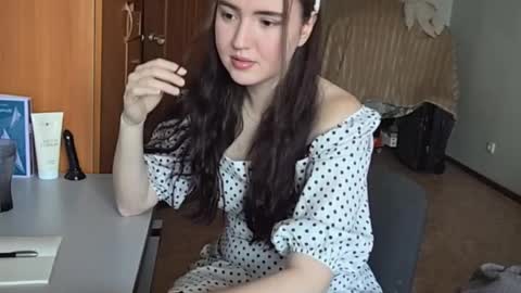 redginbluebersky online show from March 31, 9:32 am