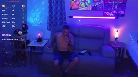 Snapshot of reel_feels_cpl chatting on December 4, 2:31 am Reel Feels Cpl online show from December 4, 2:31 am