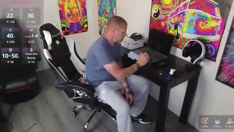 Snapshot of reel_feels_cpl chatting on April 8, 11:43 am Reel Feels Cpl online show from April 8, 11:43 am