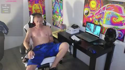 Snapshot of reel_feels_cpl chatting on April 8, 11:59 pm Reel Feels Cpl online show from April 8, 11:59 pm