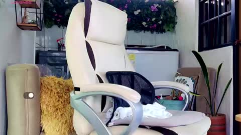 Yanella online show from March 29, 1:11 pm