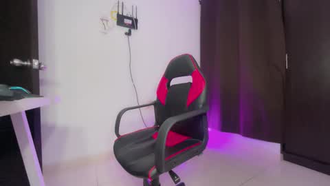 regina_mills_milk online show from January 10, 4:47 am