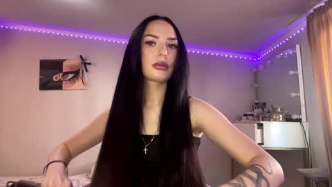 Snapshot of reginavandivier chatting on July 7, 7:23 am Amelia online show from July 7, 7:23 am
