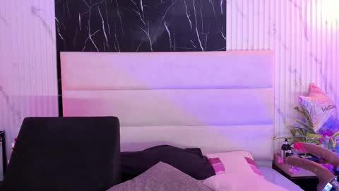 reginavegaa online show from September 30, 11:37 am