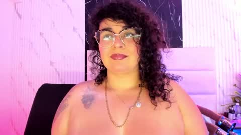 reginavegaa online show from October 3, 11:51 am