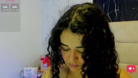 reginavegaa online show from June 5, 11:38 am