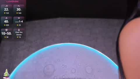 reiinachloe online show from November 17, 4:13 pm