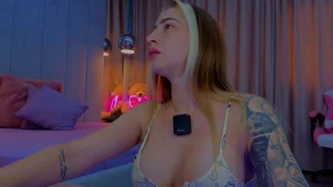 reina cummings online show from October 15, 6:57 am