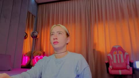 reina cummings online show from November 17, 7:03 am