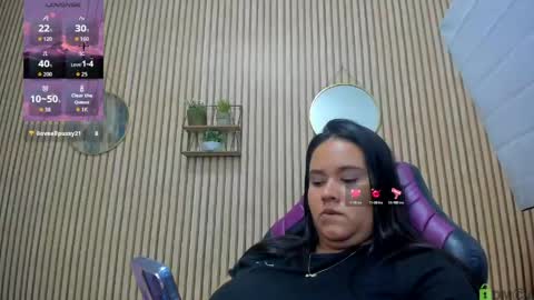 reina_loren online show from May 13, 6:22 am