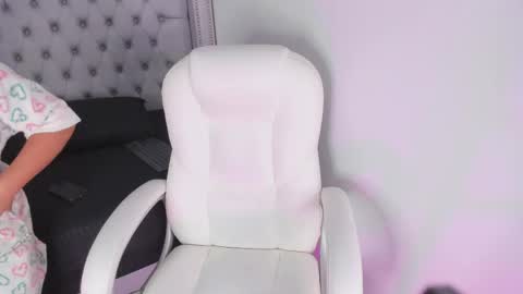   online show from May 19, 11:49 am