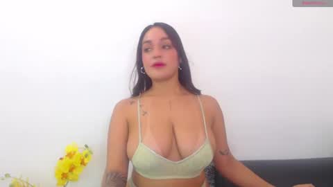 Snapshot of renatabrownn28 chatting on June 17, 6:42 pm renatabrownn28 online show from June 17, 6:42 pm