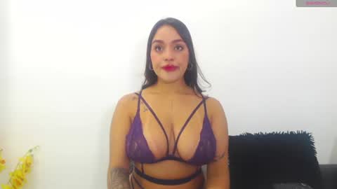 Snapshot of renatabrownn28 chatting on July 5, 3:56 am renatabrownn28 online show from July 5, 3:56 am