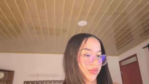 Snapshot of renaxi_smith chatting on June 28, 7:53 pm renaxi_smith online show from June 28, 7:53 pm