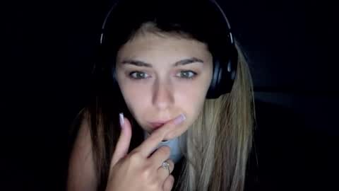 renee_loah online show from June 1, 9:16 pm