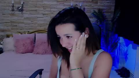 renesmesweet online show from December 19, 6:01 pm