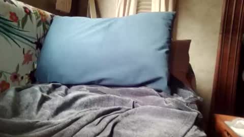 ri_tugger33 online show from May 27, 7:22 pm