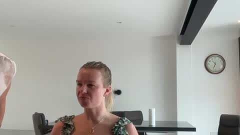 riana894237 online show from June 18, 9:25 am