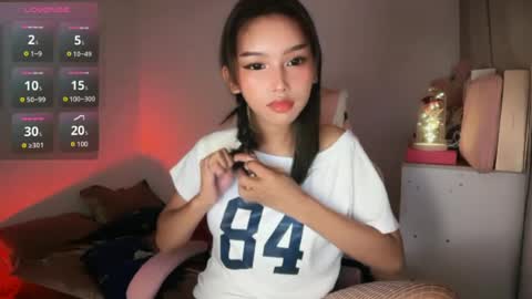 riana online show from June 24, 1:43 pm