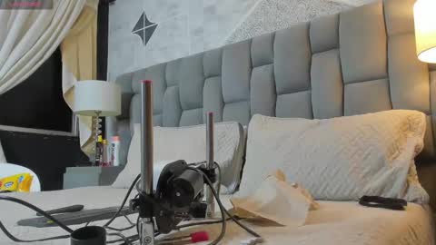 Snapshot of rianamanson chatting on February 21, 7:01 am Riana online show from February 21, 7:01 am