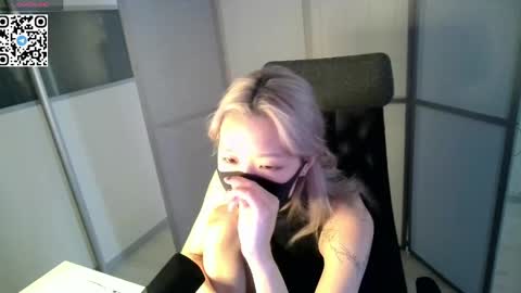 Jiwoo online show from May 12, 5:59 am