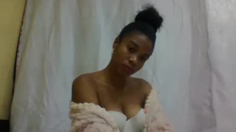 Snapshot of richella34 chatting on July 15, 10:09 am richella34 online show from July 15, 10:09 am