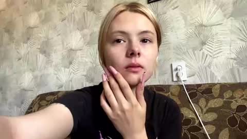 Snapshot of richellearmentrout chatting on July 1, 2:07 pm jenny online show from July 1, 2:07 pm