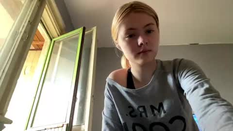Snapshot of richellearmentrout chatting on July 2, 2:12 pm jenny online show from July 2, 2:12 pm