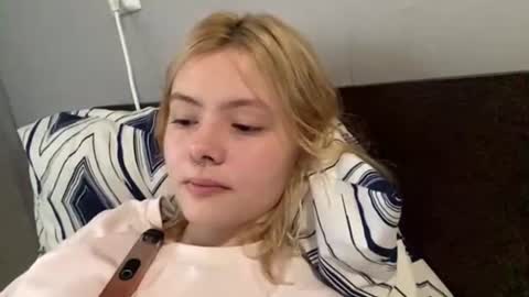 Snapshot of richellearmentrout chatting on July 8, 2:43 pm jenny online show from July 8, 2:43 pm