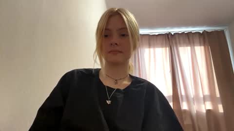Snapshot of richellearmentrout chatting on July 23, 2:59 pm jenny online show from July 23, 2:59 pm