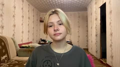 Snapshot of richellearmentrout chatting on August 3, 3:38 pm jenny online show from August 3, 3:38 pm