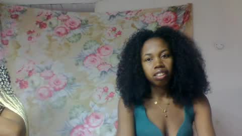 richimelaa online show from May 23, 1:37 pm
