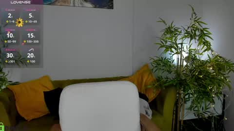 Layla online show from April 14, 9:26 am