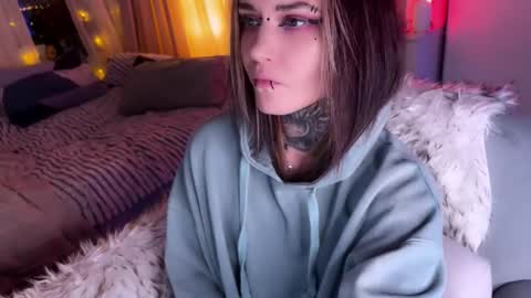   DianaBrite            fansl y online show from January 8, 3:25 pm