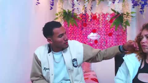 Risitos De Oro online show from September 25, 3:54 am