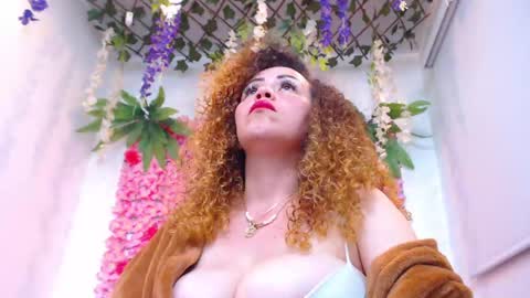 Risitos De Oro online show from May 15, 11:45 pm