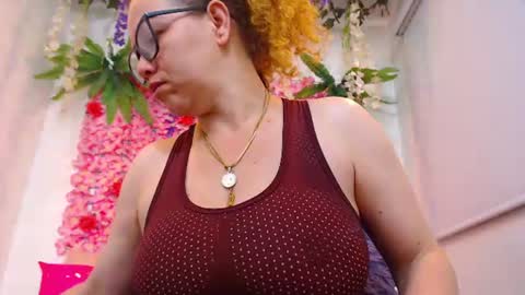 Snapshot of risitos_de_oro_ chatting on June 29, 10:15 am Risitos De Oro online show from June 29, 10:15 am