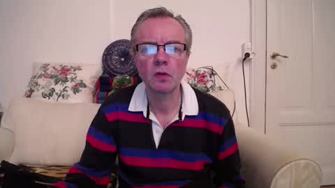 Snapshot of risras chatting on April 6, 10:05 am RisRas online show from April 6, 10:05 am