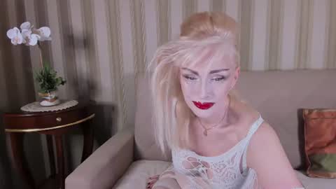 Snapshot of rita_farell chatting on July 11, 9:38 pm rita_farell online show from July 11, 9:38 pm