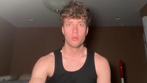 Snapshot of rjbrown03 chatting on March 30, 6:36 am rjbrown03 online show from March 30, 6:36 am