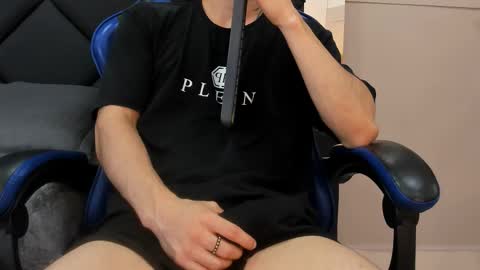 Roan Birkin online show from March 19, 8:46 pm