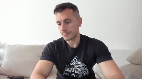 roberto4ever online show from April 9, 11:15 am