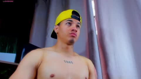 rocco_santos online show from May 25, 6:25 pm