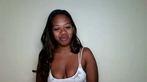 rochellinah online show from June 21, 11:02 am