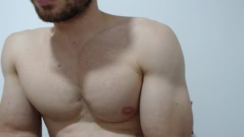 Snapshot of rocky_muscle chatting on February 7, 9:18 pm rocky muscle online show from February 7, 9:18 pm