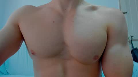 Snapshot of rocky_muscle chatting on August 2, 5:33 pm rocky muscle online show from August 2, 5:33 pm