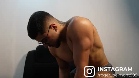 Snapshot of roger_belmont chatting on January 10, 5:09 am Roger Belmont online show from January 10, 5:09 am