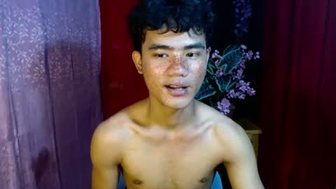 roianboyyy online show from July 3, 12:17 am