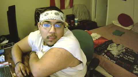 Snapshot of rollin_cloudz444 chatting on March 10, 3:23 am cloudy bottom online show from March 10, 3:23 am