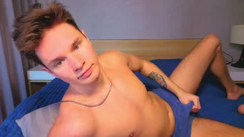 Snapshot of romeosilver chatting on June 1, 12:23 am Romeo online show from June 1, 12:23 am